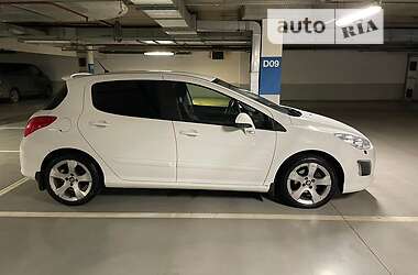 Хетчбек Peugeot 308 2011 в Львові