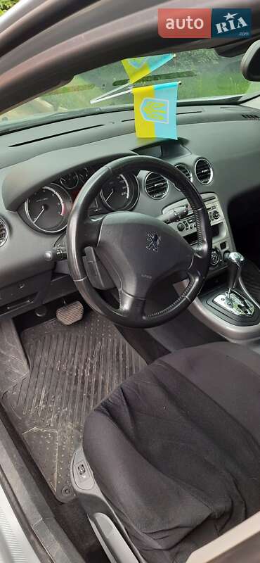 Хетчбек Peugeot 308 2011 в Чернівцях