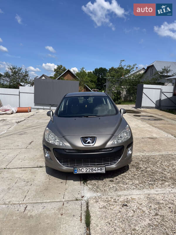 Хетчбек Peugeot 308 2010 в Трускавці