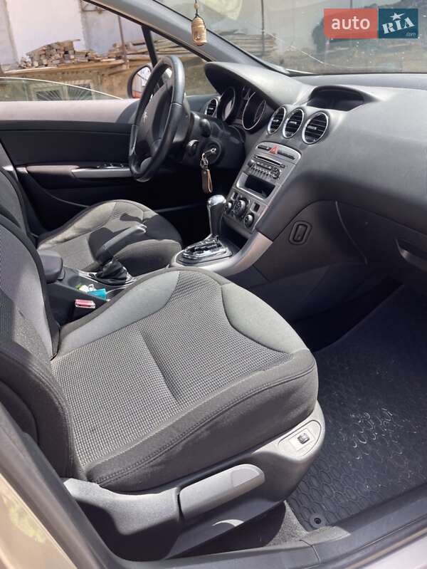 Хетчбек Peugeot 308 2010 в Трускавці