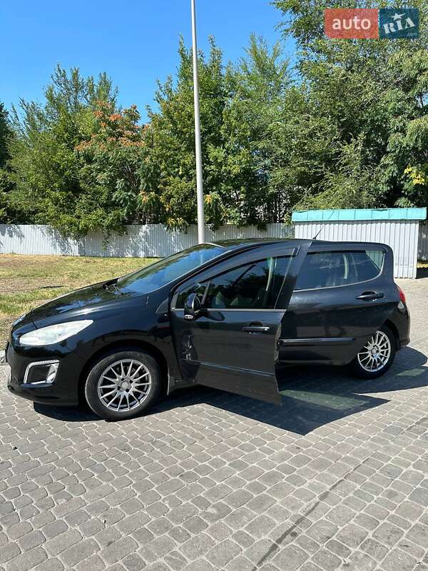 Хэтчбек Peugeot 308 2011 в Днепре