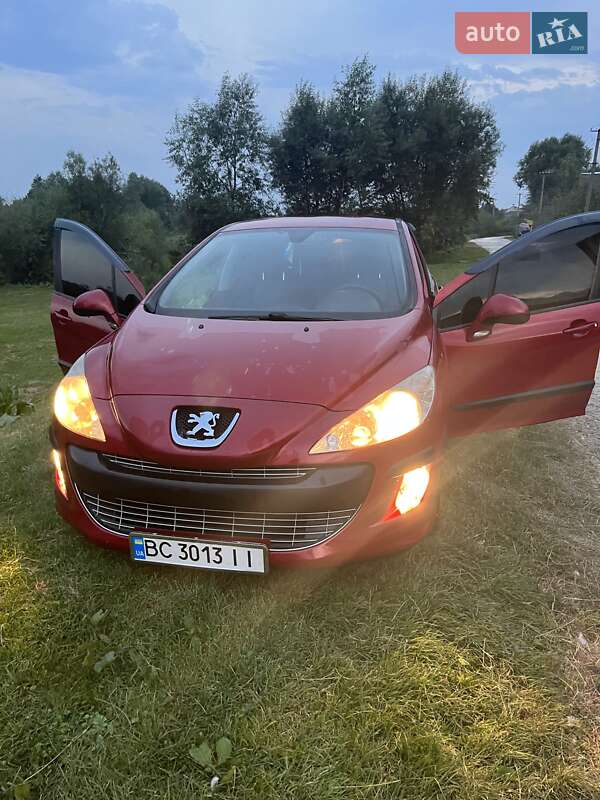 Хетчбек Peugeot 308 2008 в Городку