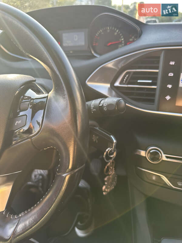 Универсал Peugeot 308 2015 в Каменском