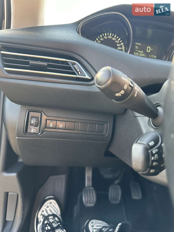 Универсал Peugeot 308 2015 в Каменском