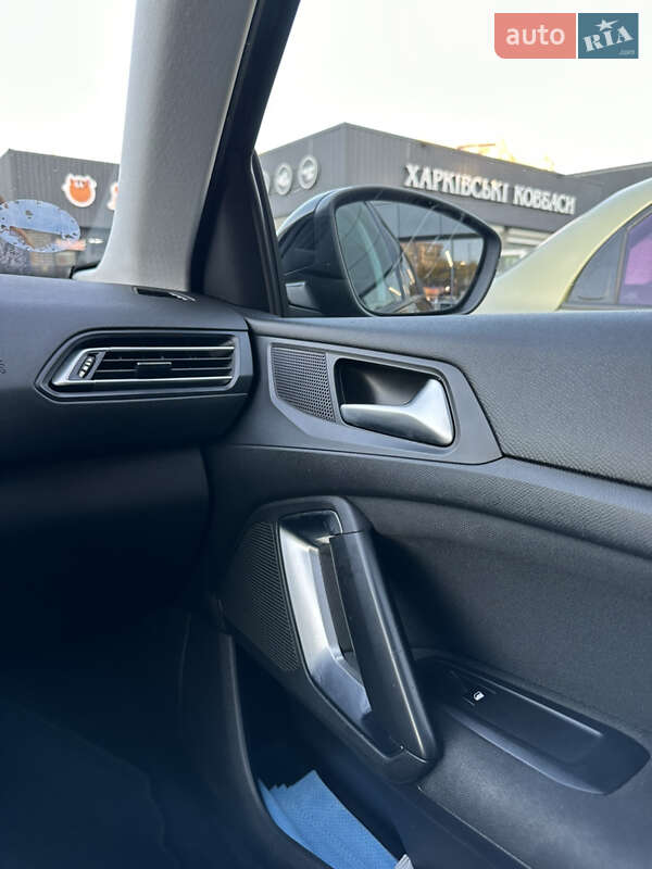 Универсал Peugeot 308 2015 в Каменском