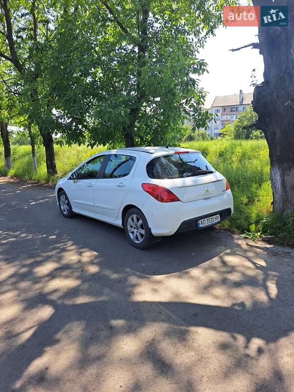 Хетчбек Peugeot 308 2012 в Ужгороді