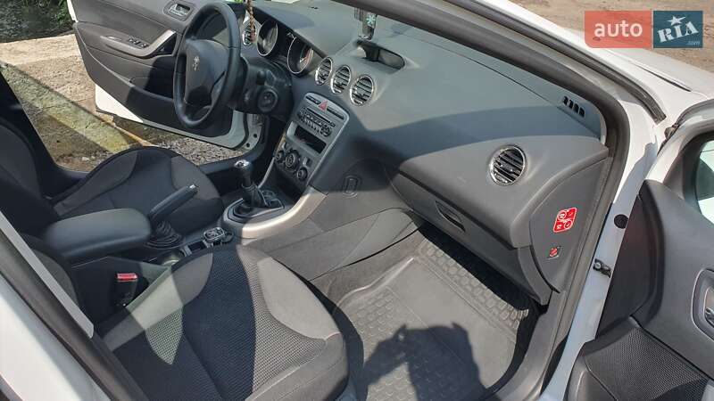 Хетчбек Peugeot 308 2012 в Ужгороді