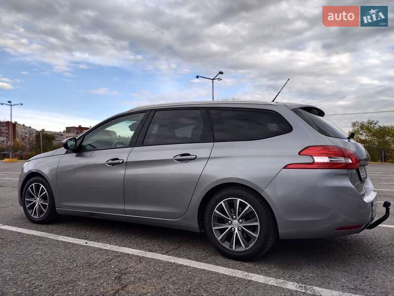 Універсал Peugeot 308 2015 в Чернівцях