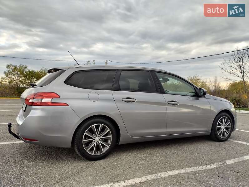 Універсал Peugeot 308 2015 в Чернівцях