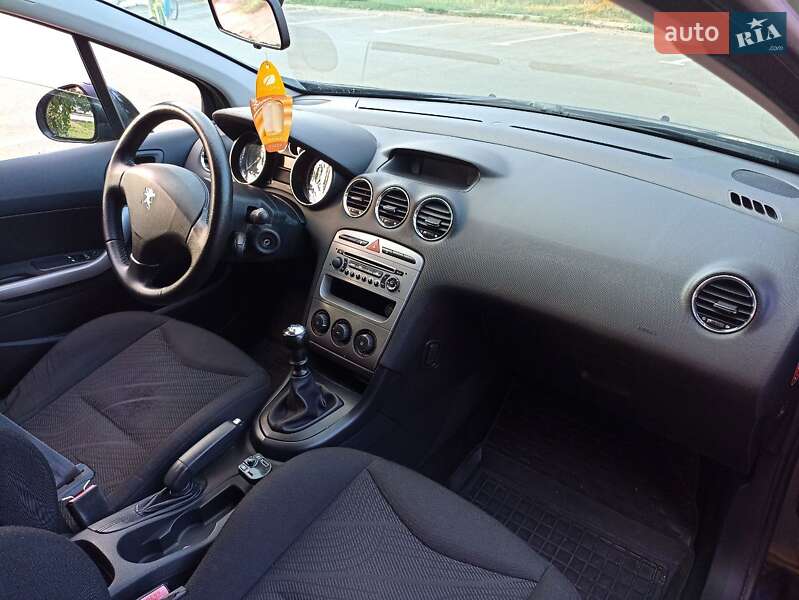 Универсал Peugeot 308 2008 в Раздельной