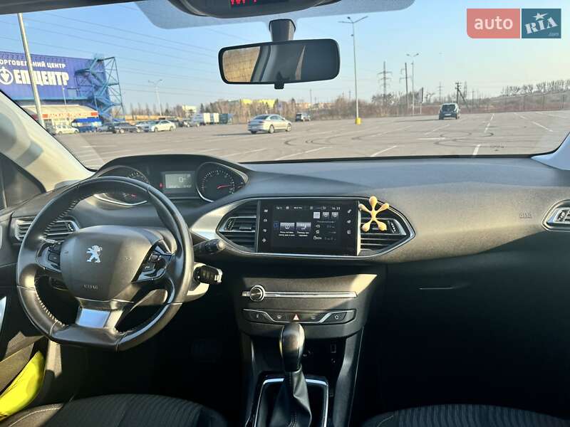 Універсал Peugeot 308 2015 в Рівному