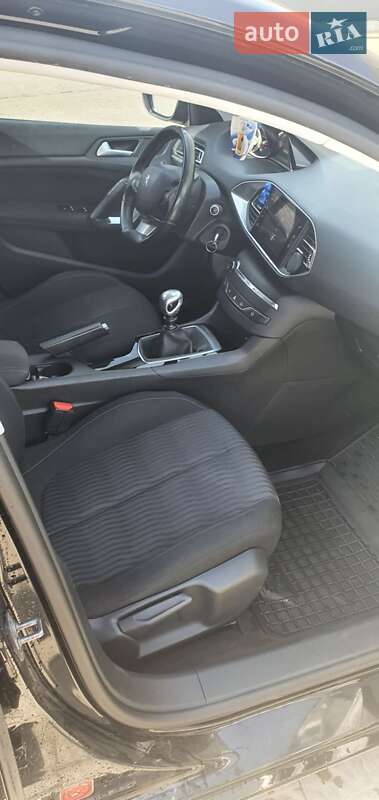 Універсал Peugeot 308 2015 в Івано-Франківську