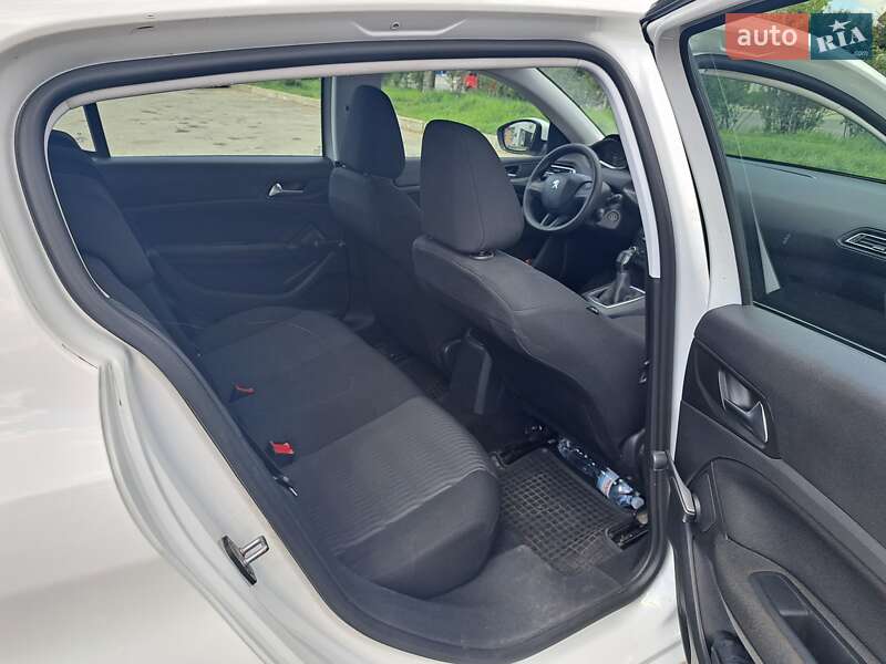 Хэтчбек Peugeot 308 2015 в Запорожье