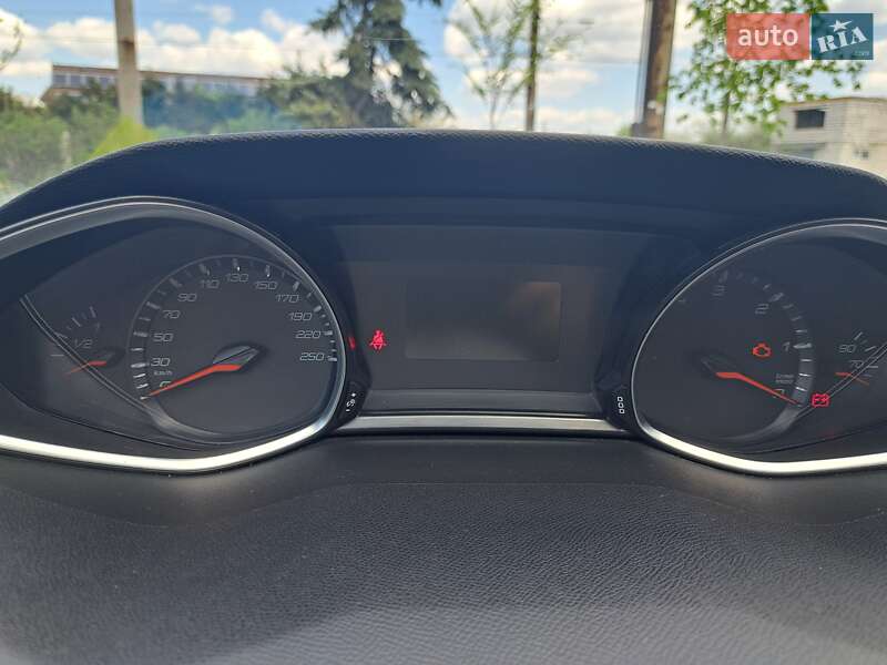 Хэтчбек Peugeot 308 2015 в Запорожье