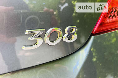 Хетчбек Peugeot 308 2011 в Чернівцях