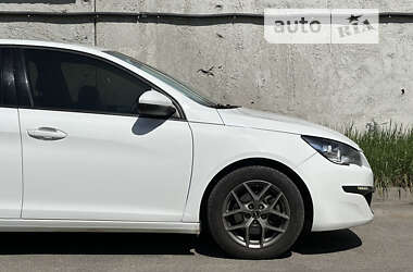 Хэтчбек Peugeot 308 2015 в Киеве