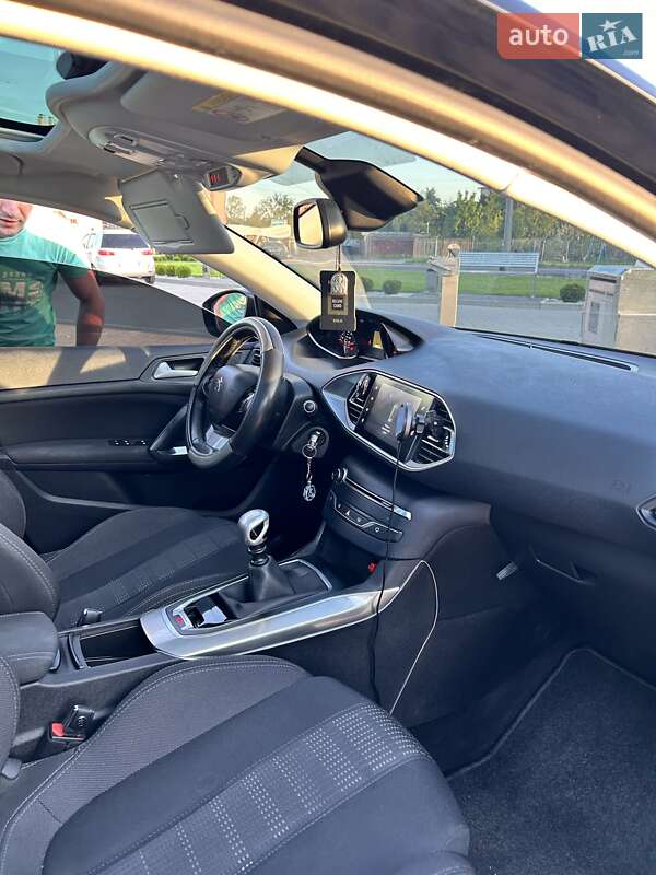 Універсал Peugeot 308 2017 в Дрогобичі