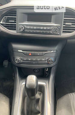 Хэтчбек Peugeot 308 2015 в 