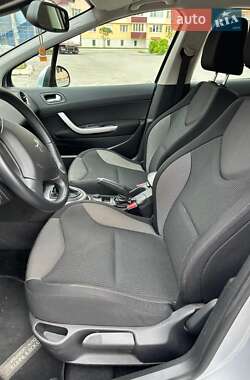 Хэтчбек Peugeot 308 2011 в 