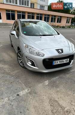 Хэтчбек Peugeot 308 2011 в 