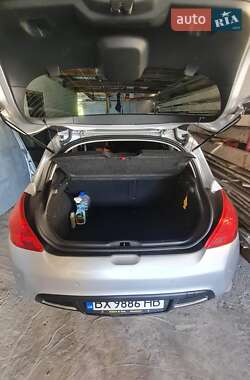 Хэтчбек Peugeot 308 2011 в 
