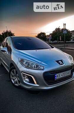 Хетчбек Peugeot 308 2011 в Новомосковську