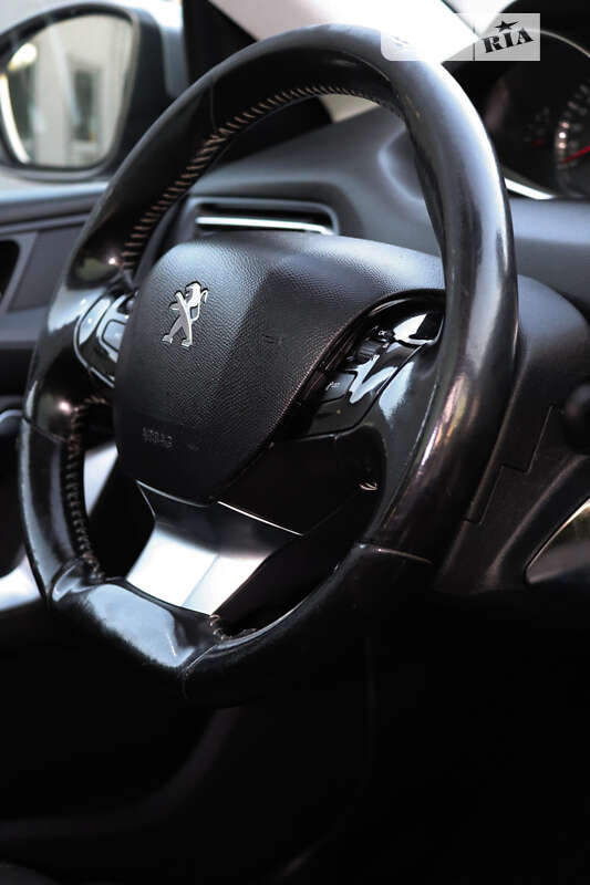 Універсал Peugeot 308 2015 в Тернополі