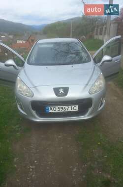 Хэтчбек Peugeot 308 2013 в Сваляве