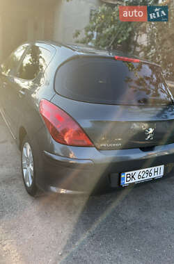 Хэтчбек Peugeot 308 2009 в Городке