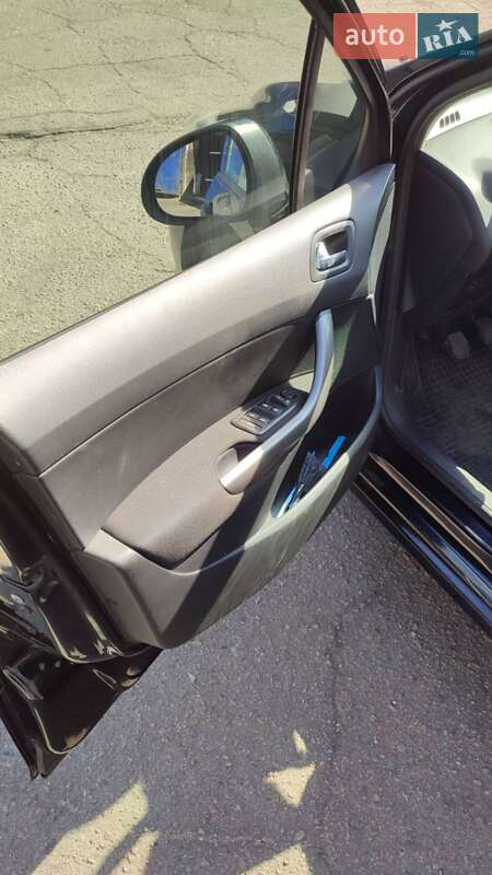 Хэтчбек Peugeot 308 2011 в Запорожье