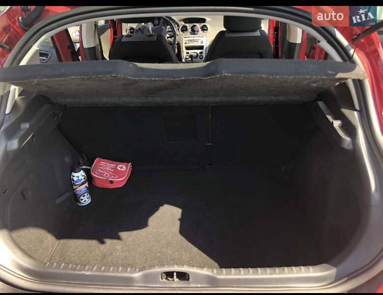 Хетчбек Peugeot 308 2010 в Ужгороді