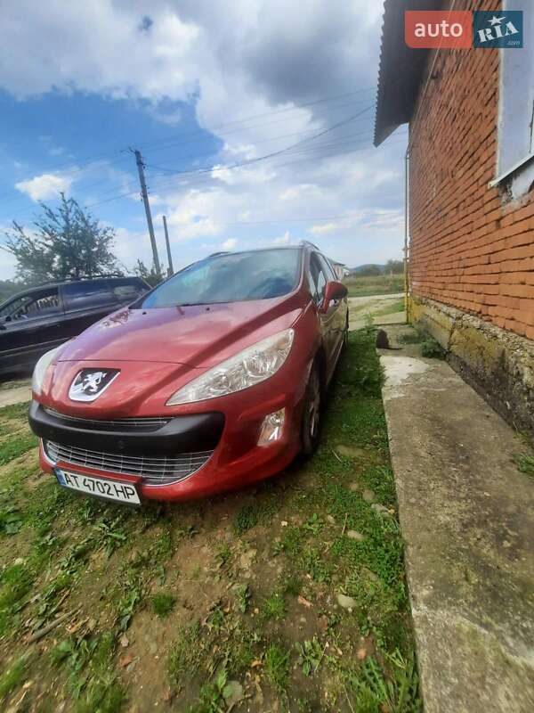 Универсал Peugeot 308 2010 в Надворной
