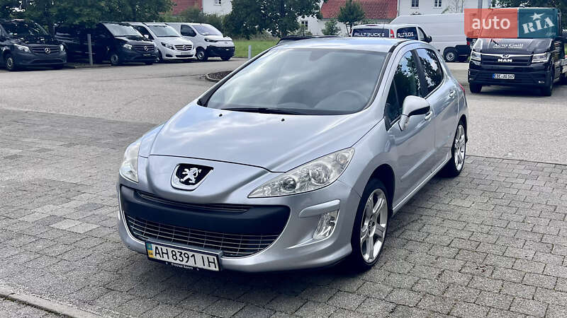 Хэтчбек Peugeot 308 2011 в 