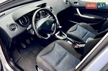 Хэтчбек Peugeot 308 2011 в 