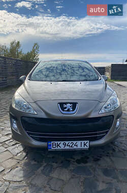 Хэтчбек Peugeot 308 2010 в Березному