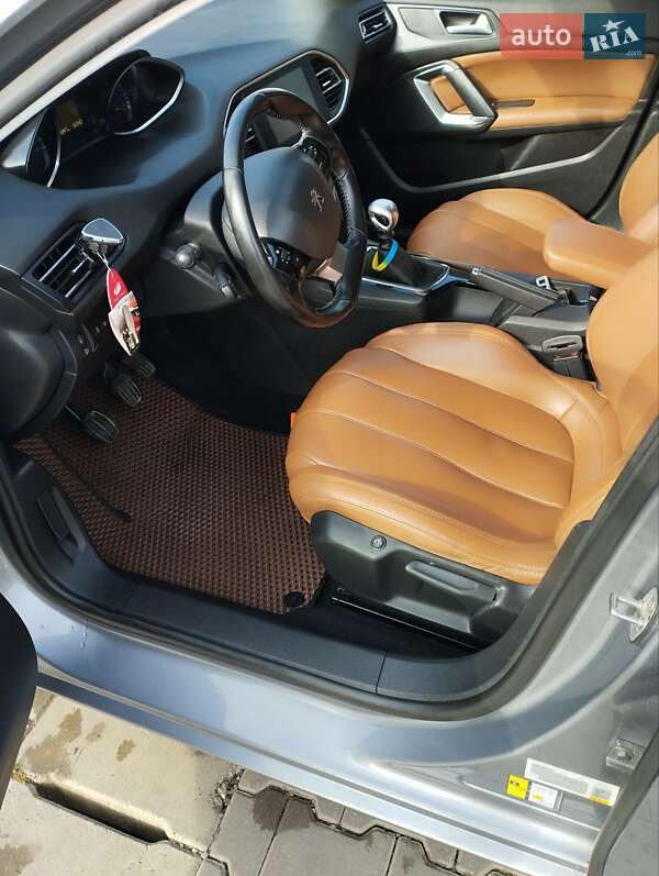 Універсал Peugeot 308 2015 в Чернівцях