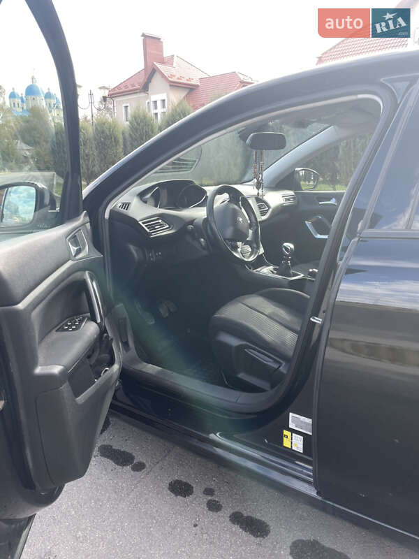 Хэтчбек Peugeot 308 2014 в Шептицькому