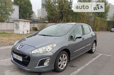 Хэтчбек Peugeot 308 2011 в Киеве