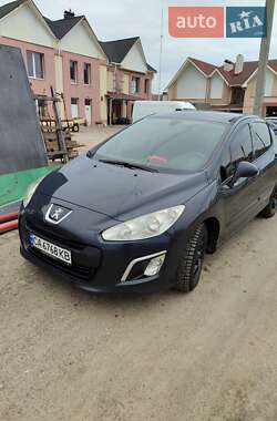 Хэтчбек Peugeot 308 2011 в 
