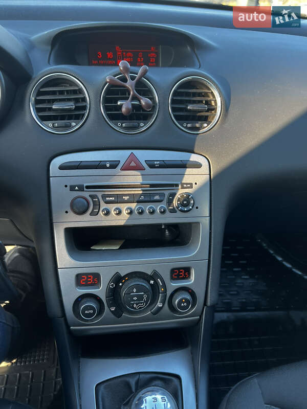 Универсал Peugeot 308 2010 в Тячеве