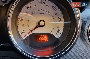 Хэтчбек Peugeot 308 2012 в 