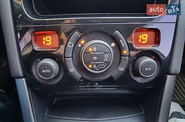 Хэтчбек Peugeot 308 2012 в 