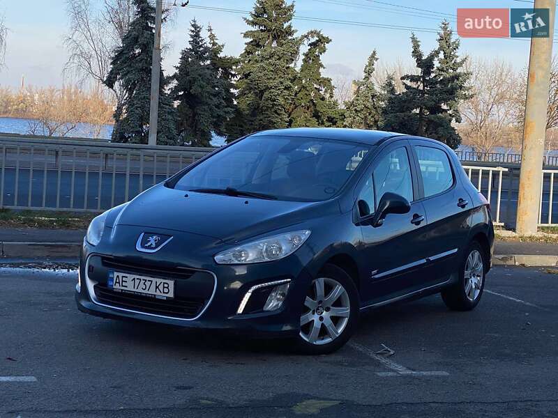 Хэтчбек Peugeot 308 2013 в Днепре