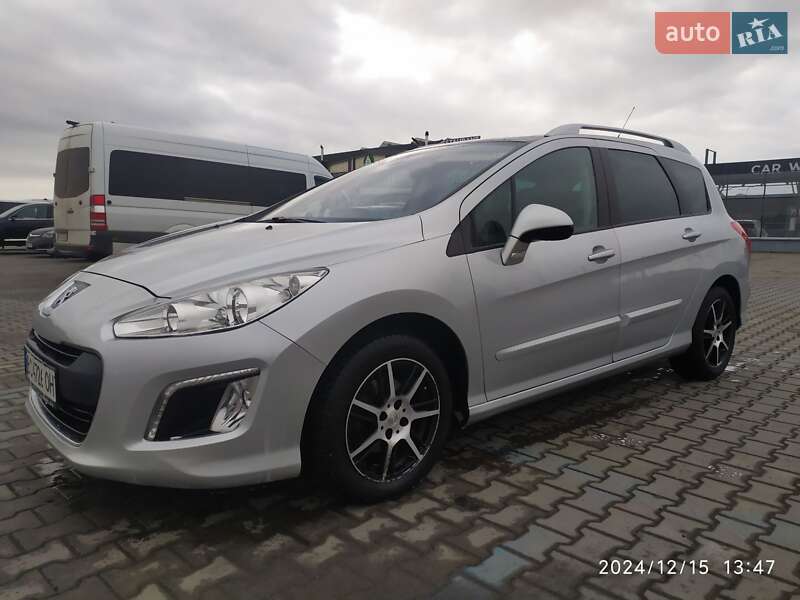 Універсал Peugeot 308 2011 в Чернівцях