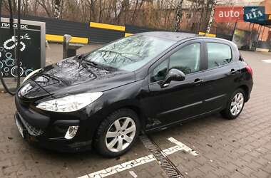 Хэтчбек Peugeot 308 2008 в Киеве