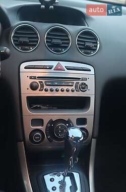 Хэтчбек Peugeot 308 2011 в 