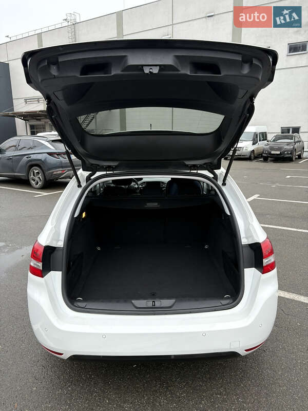 Универсал Peugeot 308 2016 в Киеве