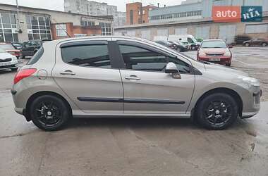 Хэтчбек Peugeot 308 2010 в 