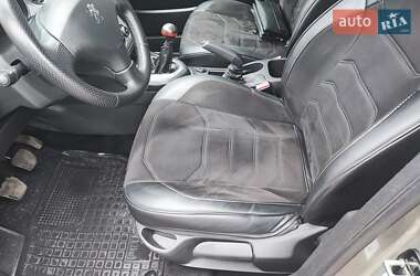 Хэтчбек Peugeot 308 2010 в 