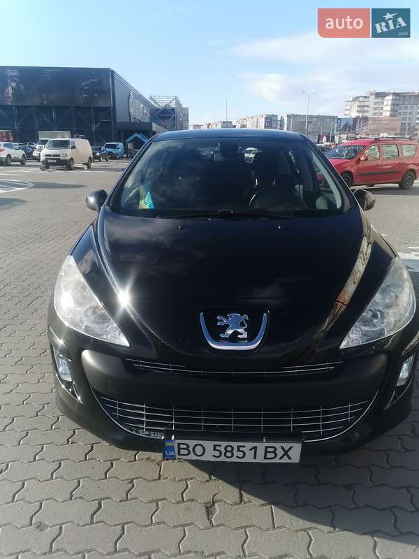 Хетчбек Peugeot 308 2010 в Калуші